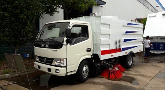 東風(fēng)5方掃路車